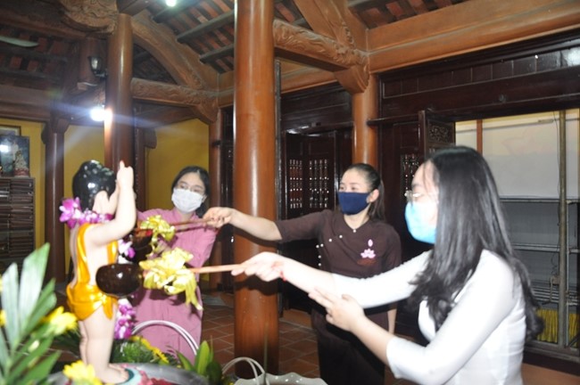 Leaders of agencies congratulate on Buddha's birthday to Tieu Dao pagoda